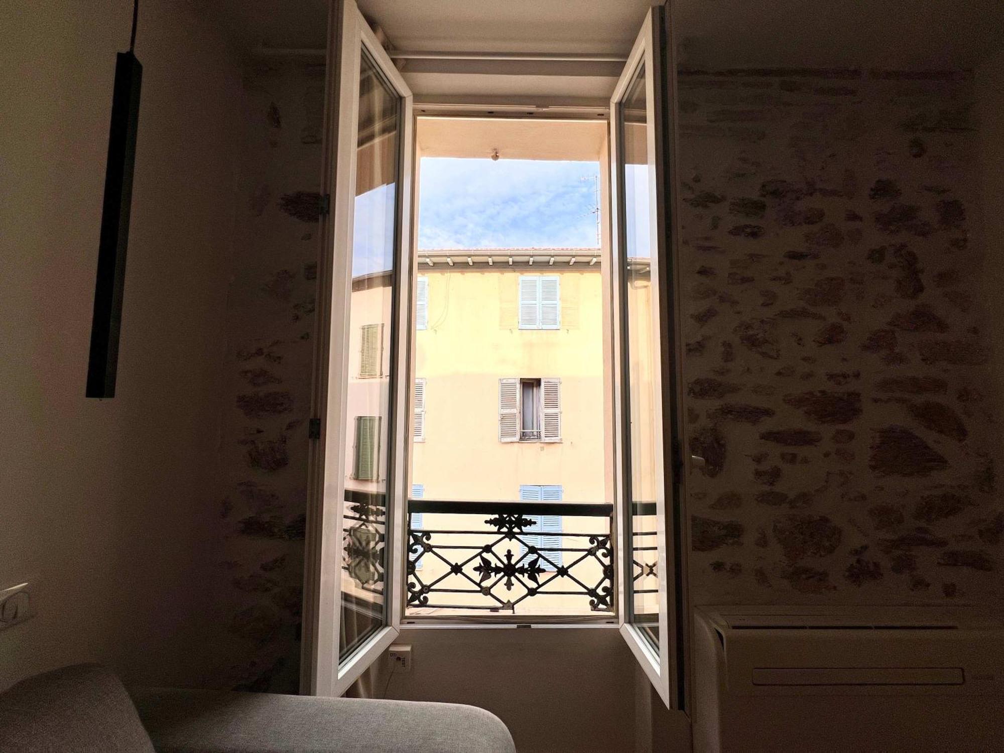 B066 Design A 5 Mn De La Appartement Cannes
